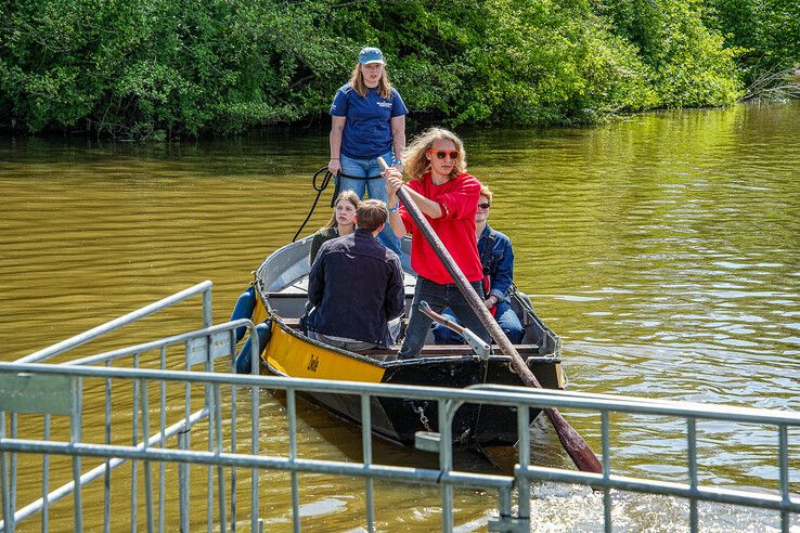In beeld: Bevrijdingsfestival Overijssel bruist van muziek en gezelligheid