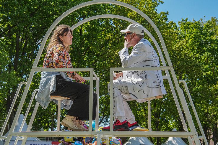 In beeld: Bevrijdingsfestival Overijssel bruist van muziek en gezelligheid