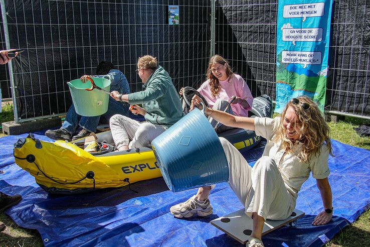 In beeld: Bevrijdingsfestival Overijssel bruist van muziek en gezelligheid