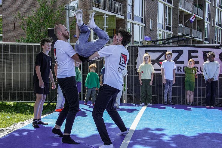 In beeld: Bevrijdingsfestival Overijssel bruist van muziek en gezelligheid