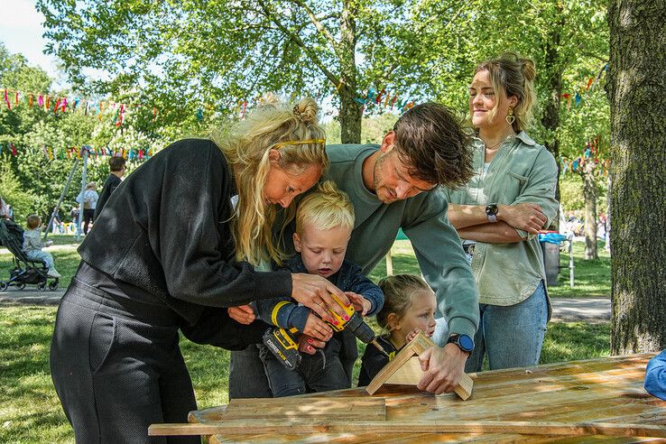 In beeld: Bevrijdingsfestival Overijssel bruist van muziek en gezelligheid
