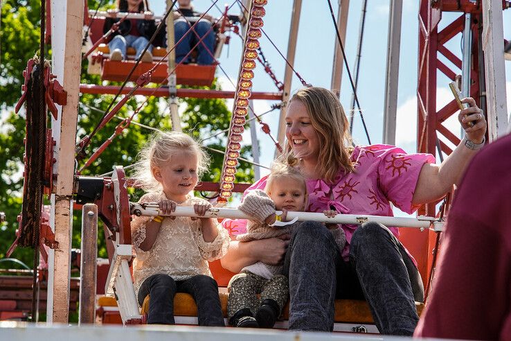 In beeld: Bevrijdingsfestival Overijssel bruist van muziek en gezelligheid