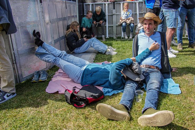 In beeld: Bevrijdingsfestival Overijssel bruist van muziek en gezelligheid
