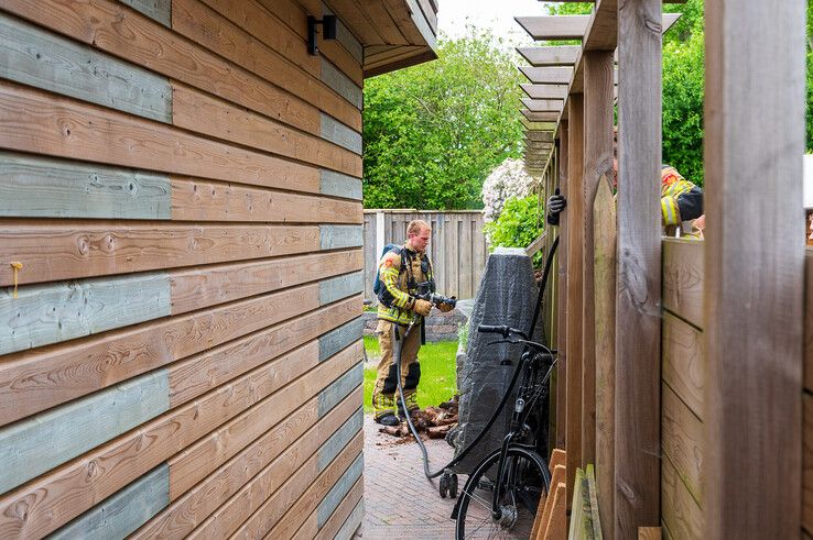 Het brandje in de achtertuin van een woning aan de Luzacware.