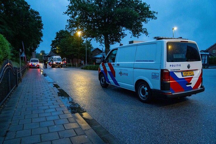 De politie onderzoekt de aanrijding op de Hessenweg in Hattem.