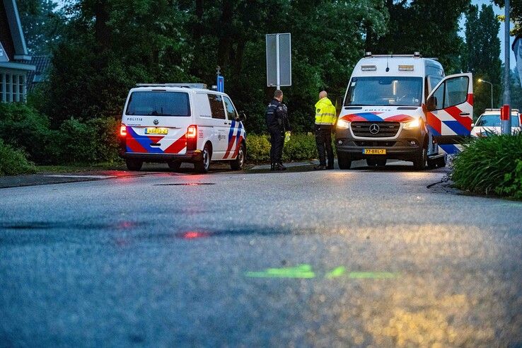 Voetganger overleden na aanrijding in Hattem, twee aanhoudingen verricht en auto nog spoorloos