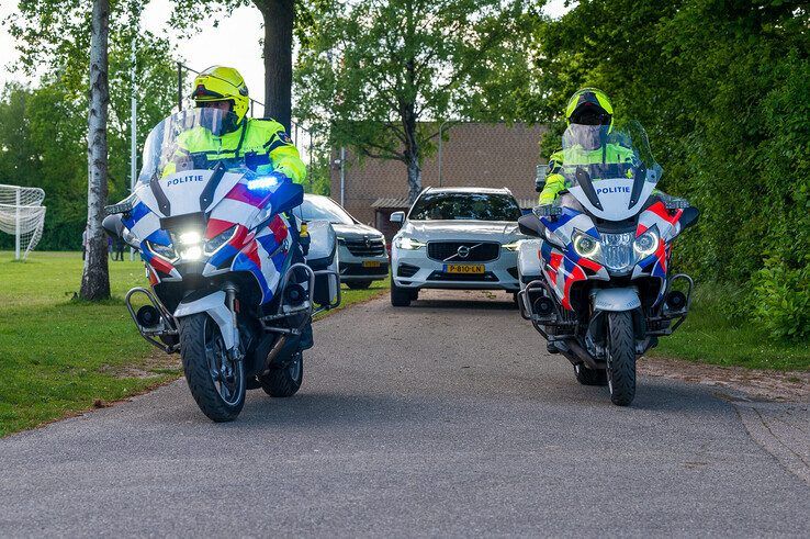 In beeld (video): Zoë Tauran geland met helikopter voor optreden op Bevrijdingsfestival in Zwolle