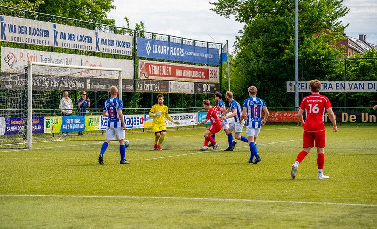 In beeld: KHC verliest van AZSV, maar houdt hoop levend