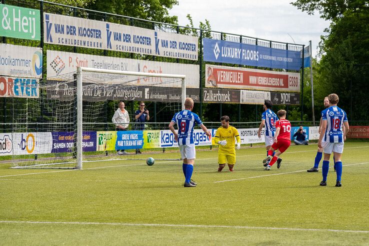 In beeld: KHC verliest van AZSV, maar houdt hoop levend
