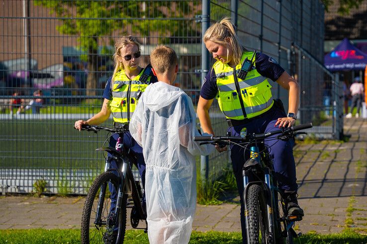 In beeld: Kinderen op de vlucht in IJsselmuiden, politie zet alles op alles bij Hunted