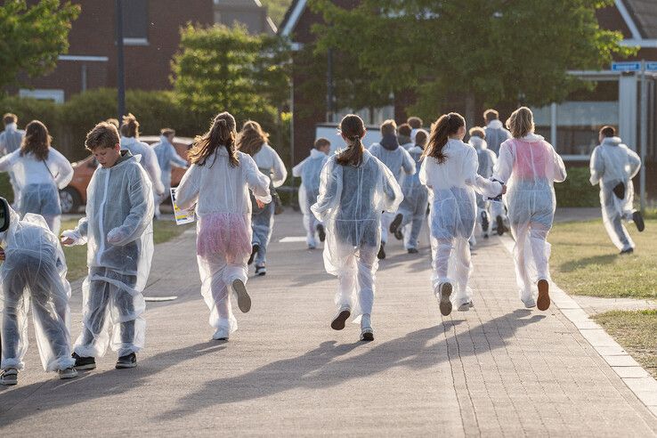 In beeld: Kinderen op de vlucht in IJsselmuiden, politie zet alles op alles bij Hunted