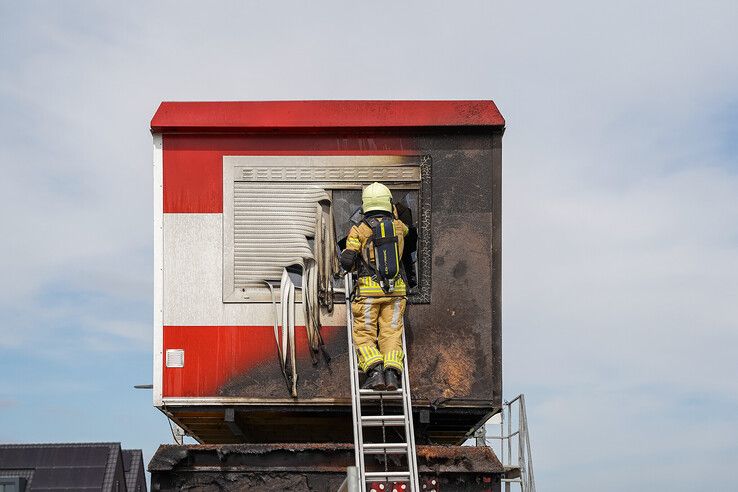Brand op bouwterrein in Reeve richt flinke schade aan