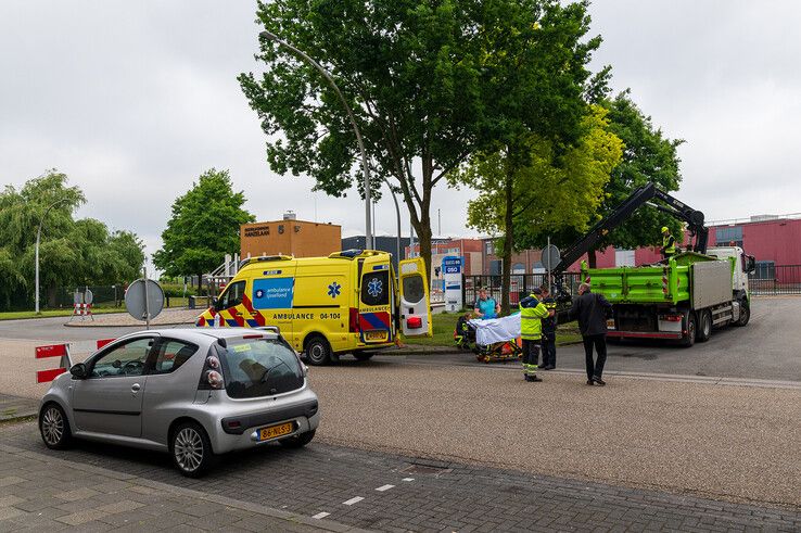 Op de Hanzelaan werd een verkeersregelaar aangereden door een automobiliste.