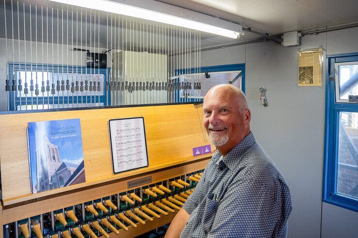 Stadsbeiaardier Martien van der Knijff gaf een speciaal carillonconcert.