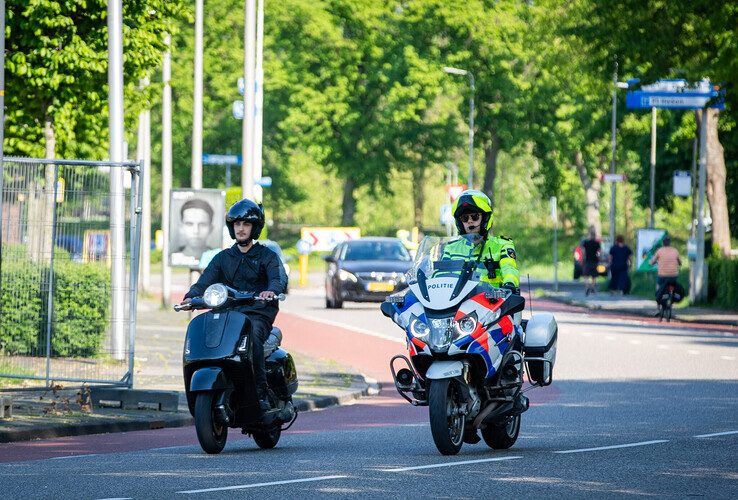 In beeld: Scooter- en fatbikecontrole in Zwolle – boetes en lopend naar huis
