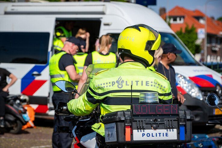 In beeld: Scooter- en fatbikecontrole in Zwolle – boetes en lopend naar huis