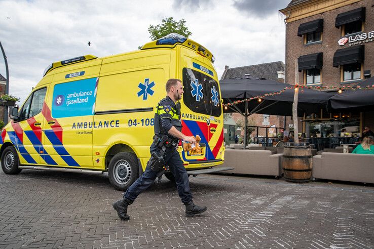 Omstanders redden kind uit stadsgracht bij Rodetorenplein