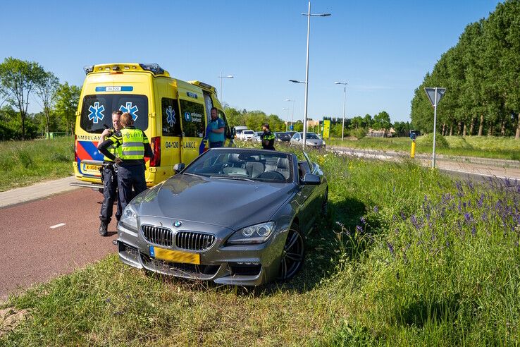 Agenten troffen de auto aan in de berm langs de Europa-allee.