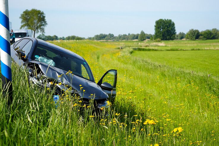 Vrouw gewond bij botsing tussen twee auto’s in Zalk