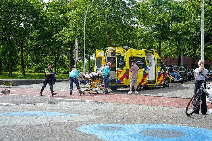 Hulpdiensten bij ongeval op de Werkerlaan in Stadshagen.