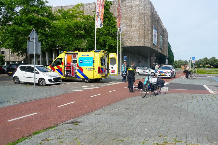 Fietsster ernstig gewond bij aanrijding in Stadshagen, traumaheli opgeroepen