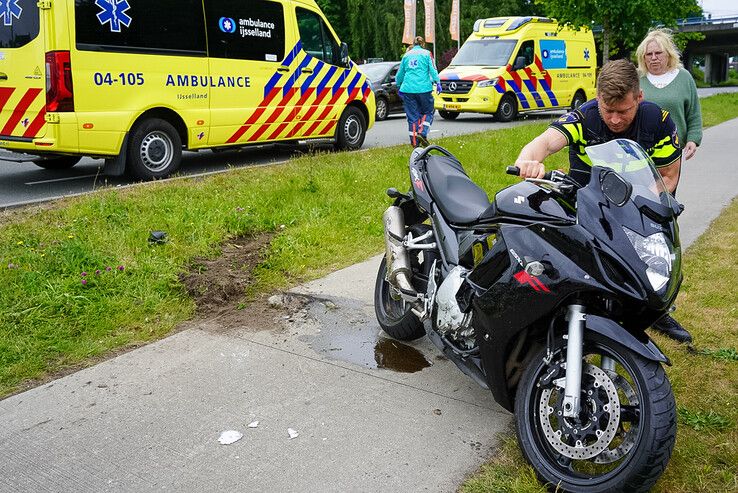 Motorrijder gewond bij aanrijding in Hattem, traumaheli opgeroepen