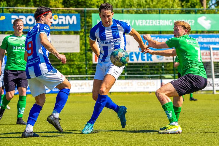 In beeld: KHC verliest waardig slotduel in 4e Divisie op Kamper bodem