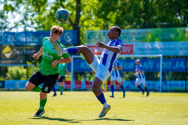 In beeld: KHC verliest waardig slotduel in 4e Divisie op Kamper bodem
