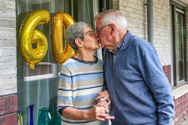 Diny en Johan Zunnebeld zijn 60 jaar getrouwd.