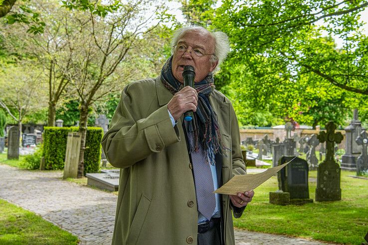 In beeld: Zwolle staat stil bij oorlogsslachtoffers, vanavond centrale herdenking in Ter Pelkwijkpark
