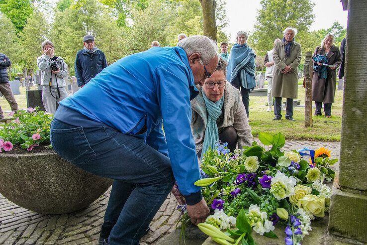 In beeld: Zwolle staat stil bij oorlogsslachtoffers, vanavond centrale herdenking in Ter Pelkwijkpark