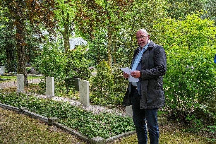 In beeld: Zwolle staat stil bij oorlogsslachtoffers, vanavond centrale herdenking in Ter Pelkwijkpark