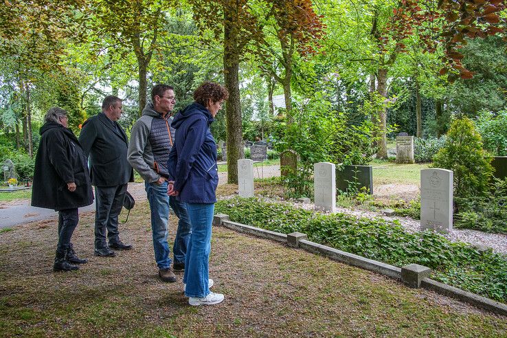 In beeld: Zwolle staat stil bij oorlogsslachtoffers, vanavond centrale herdenking in Ter Pelkwijkpark