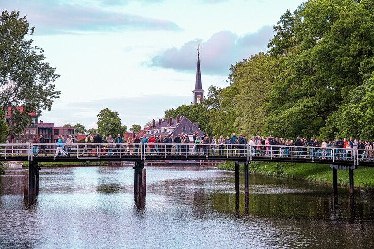 In beeld: Zwolle herdenkt slachtoffers bij oorlogsmonument