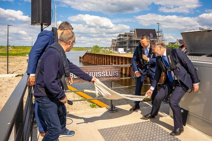 In beeld: Sluis in Reeve heet voortaan Blokhuissluis