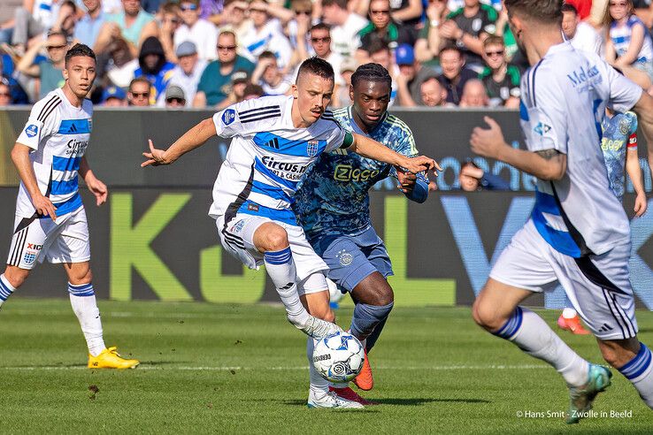 Ryan Thomas in actie tijdens het duel tegen Ajax.