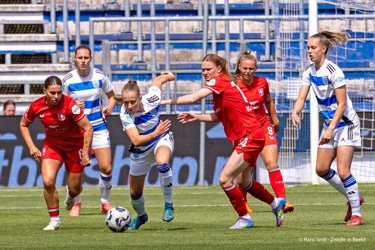 In beeld: PEC Zwolle Vrouwen knokt, maar koploper FC Twente te sterk