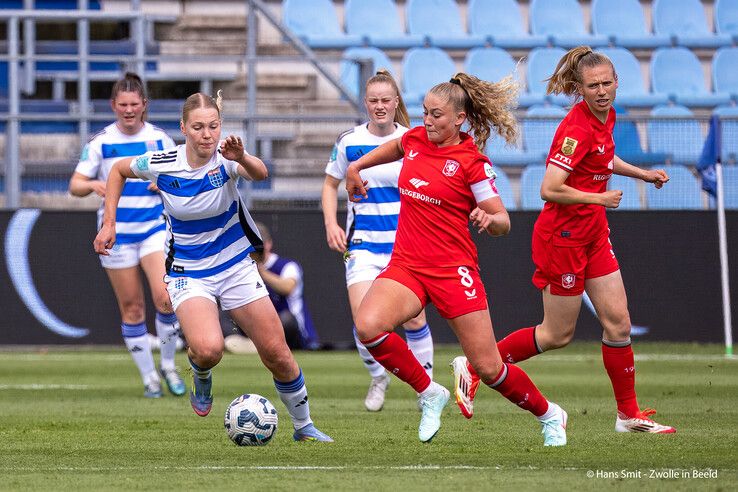 In beeld: PEC Zwolle Vrouwen knokt, maar koploper FC Twente te sterk