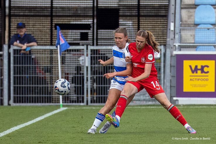 In beeld: PEC Zwolle Vrouwen knokt, maar koploper FC Twente te sterk