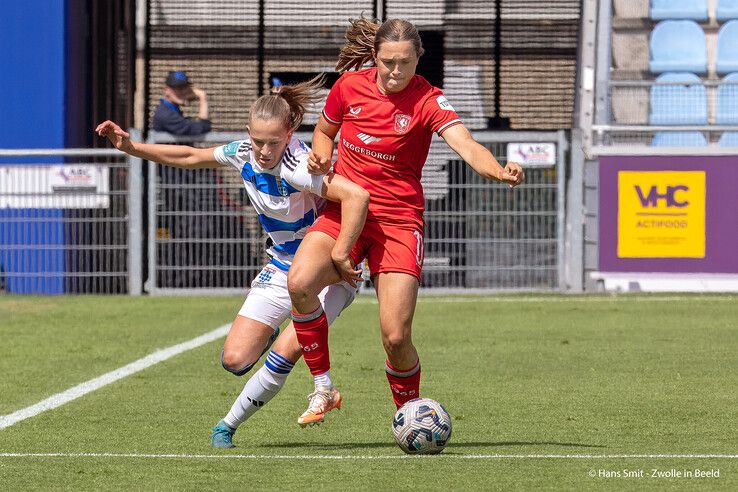 In beeld: PEC Zwolle Vrouwen knokt, maar koploper FC Twente te sterk