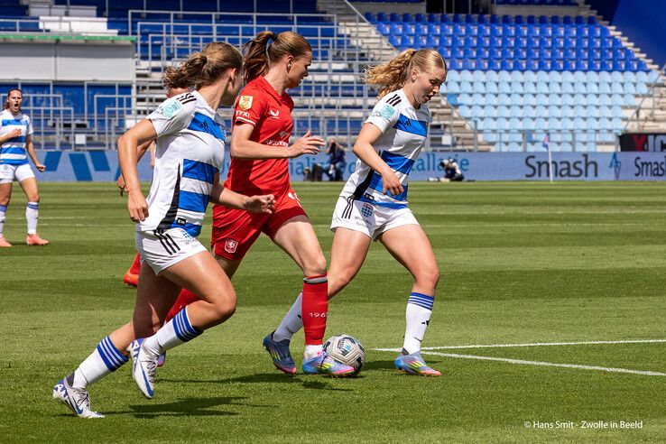 In beeld: PEC Zwolle Vrouwen knokt, maar koploper FC Twente te sterk