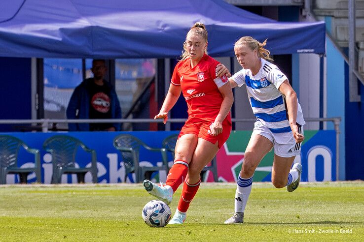 In beeld: PEC Zwolle Vrouwen knokt, maar koploper FC Twente te sterk