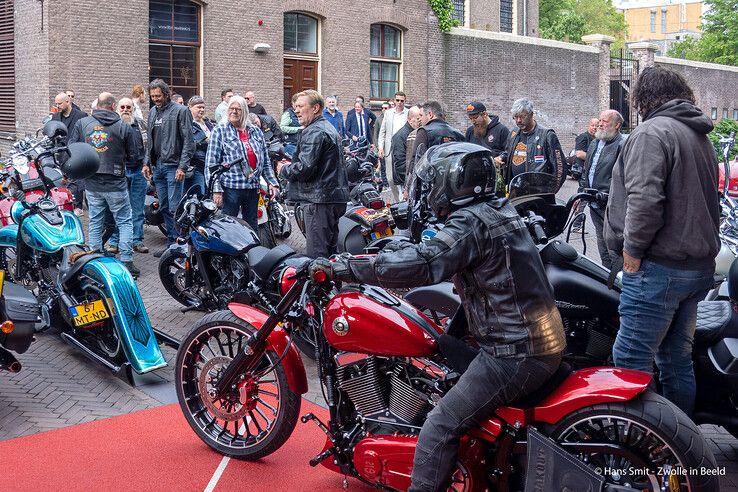 In beeld: Topchef Jonnie Boer maakt laatste reis door Zwolle en Giethoorn