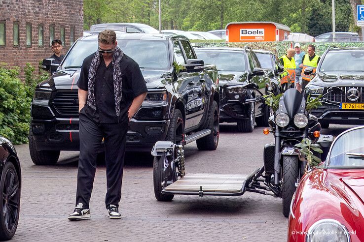 In beeld: Topchef Jonnie Boer maakt laatste reis door Zwolle en Giethoorn