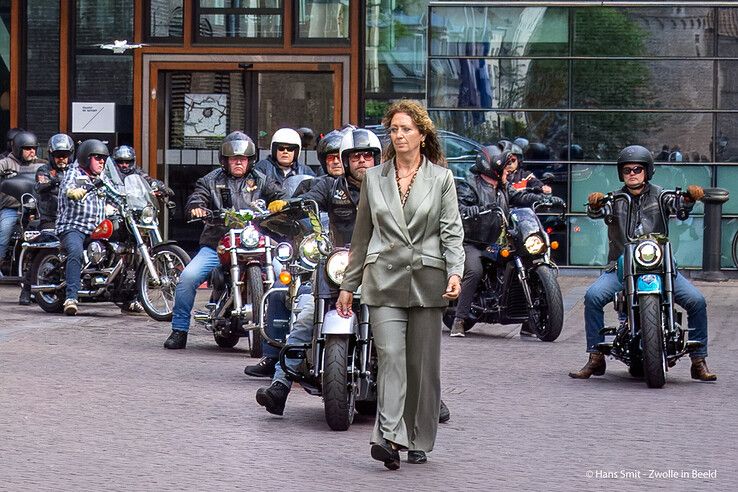 In beeld: Topchef Jonnie Boer maakt laatste reis door Zwolle en Giethoorn