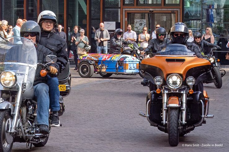 In beeld: Topchef Jonnie Boer maakt laatste reis door Zwolle en Giethoorn