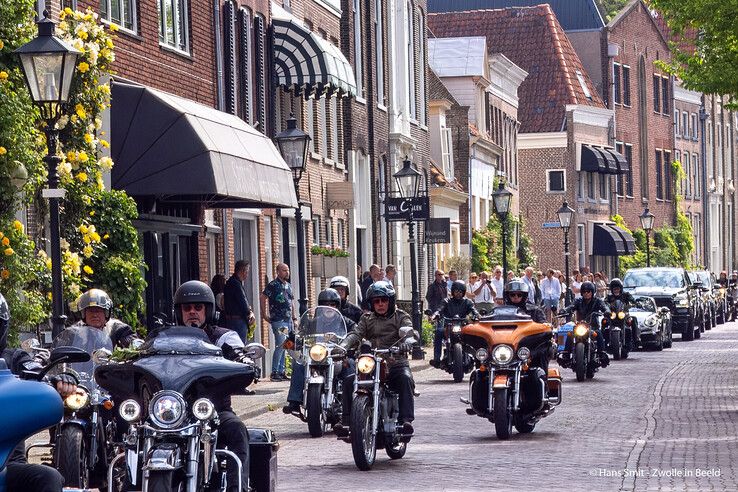 In beeld: Topchef Jonnie Boer maakt laatste reis door Zwolle en Giethoorn