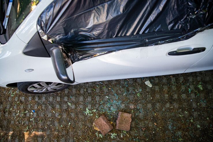 Ruiten ingeslagen van zeker vier auto’s in Zwolle