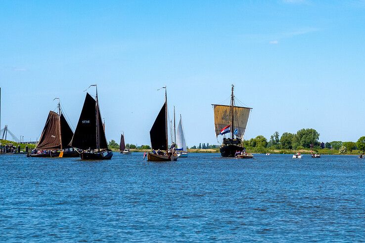 In beeld: Met Zwols bier vertrekt de Kamper Kogge naar Zweden