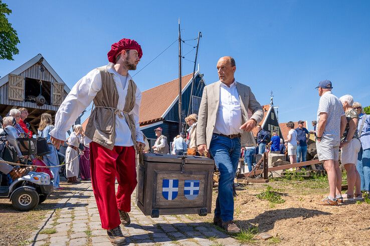 In beeld: Met Zwols bier vertrekt de Kamper Kogge naar Zweden